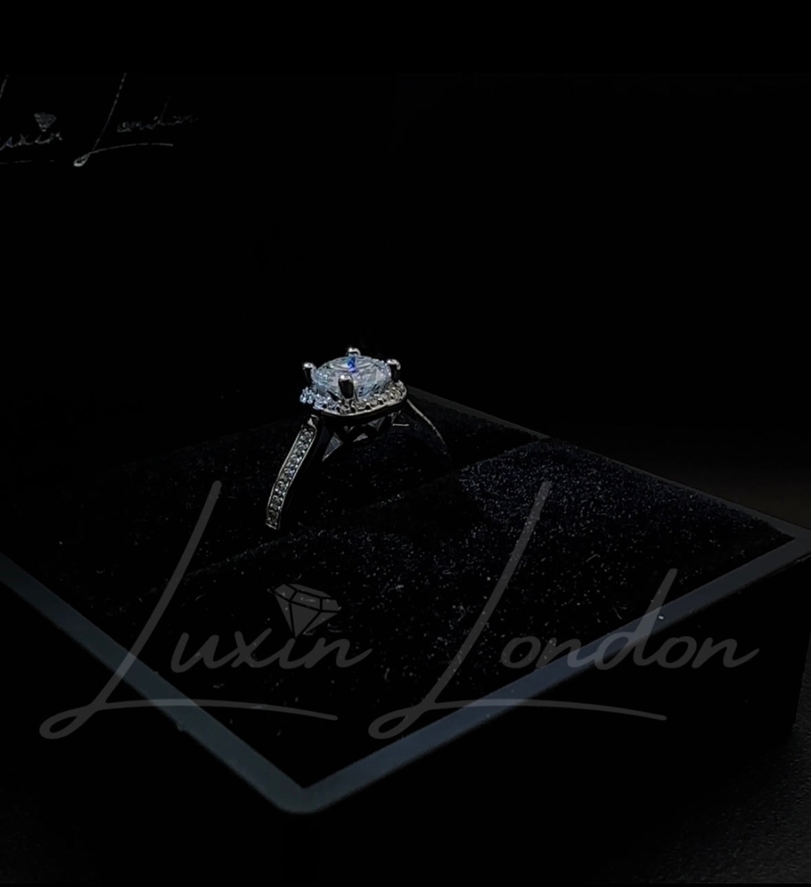Cosmic Moissanite Diamond Band